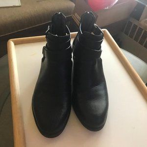 Pair of boots